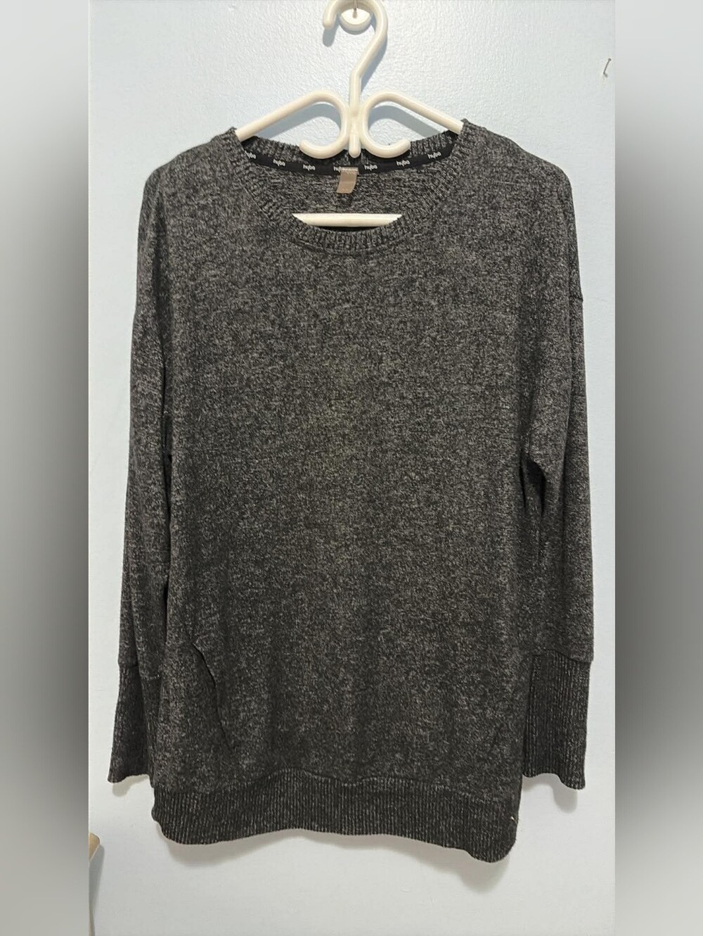 reitmana Hyba Women’s Charcoal Crewneck Sweater